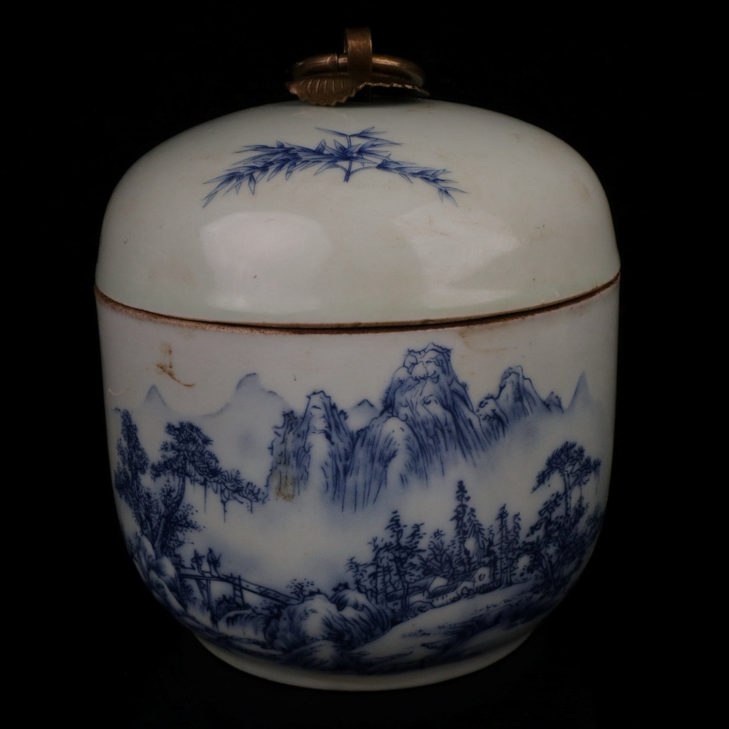 Blue and white withered in autumn, small ginseng jar with landscape patterns