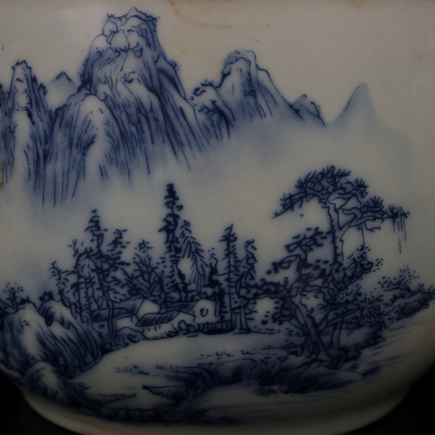 Blue and white withered in autumn, small ginseng jar with landscape patterns