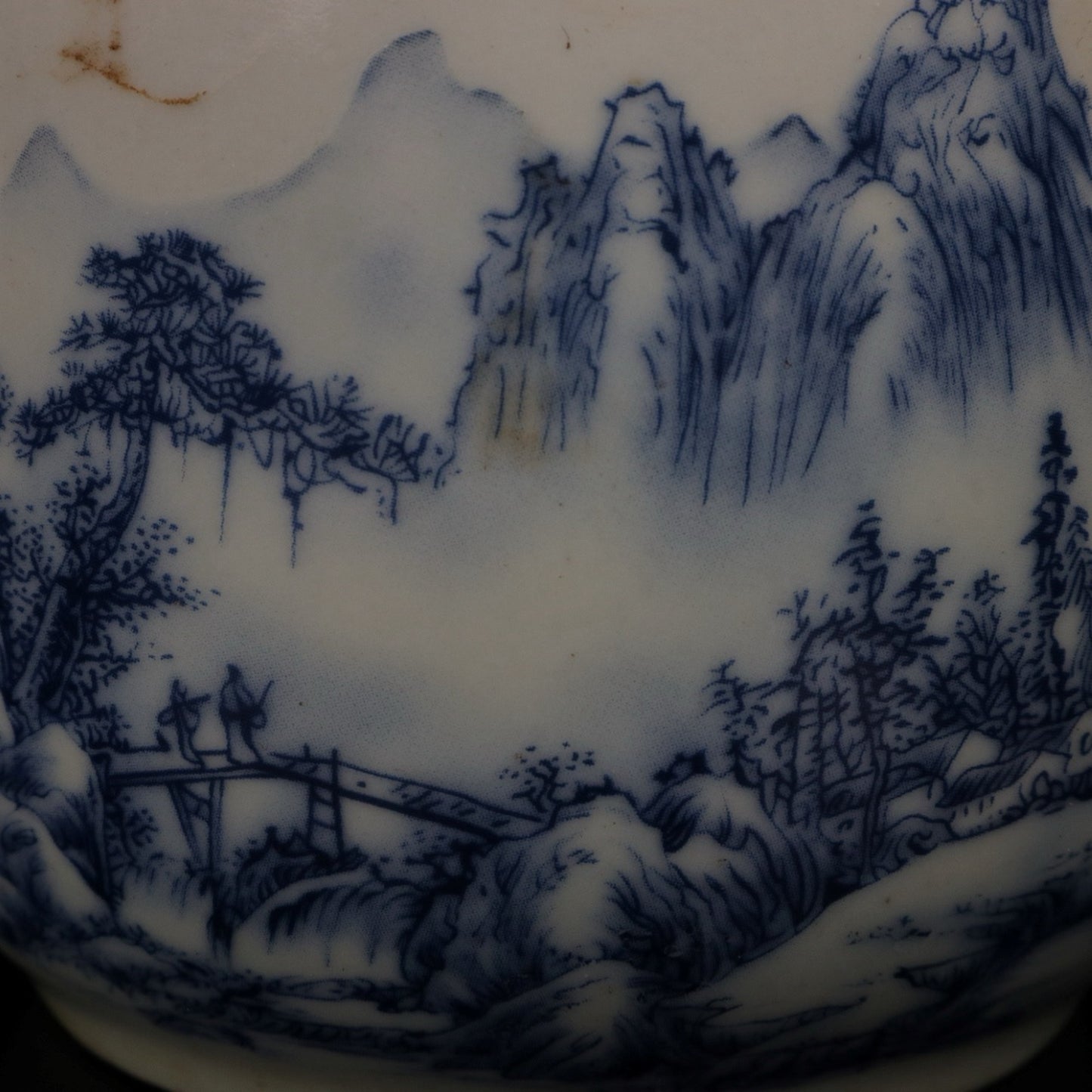 Blue and white withered in autumn, small ginseng jar with landscape patterns