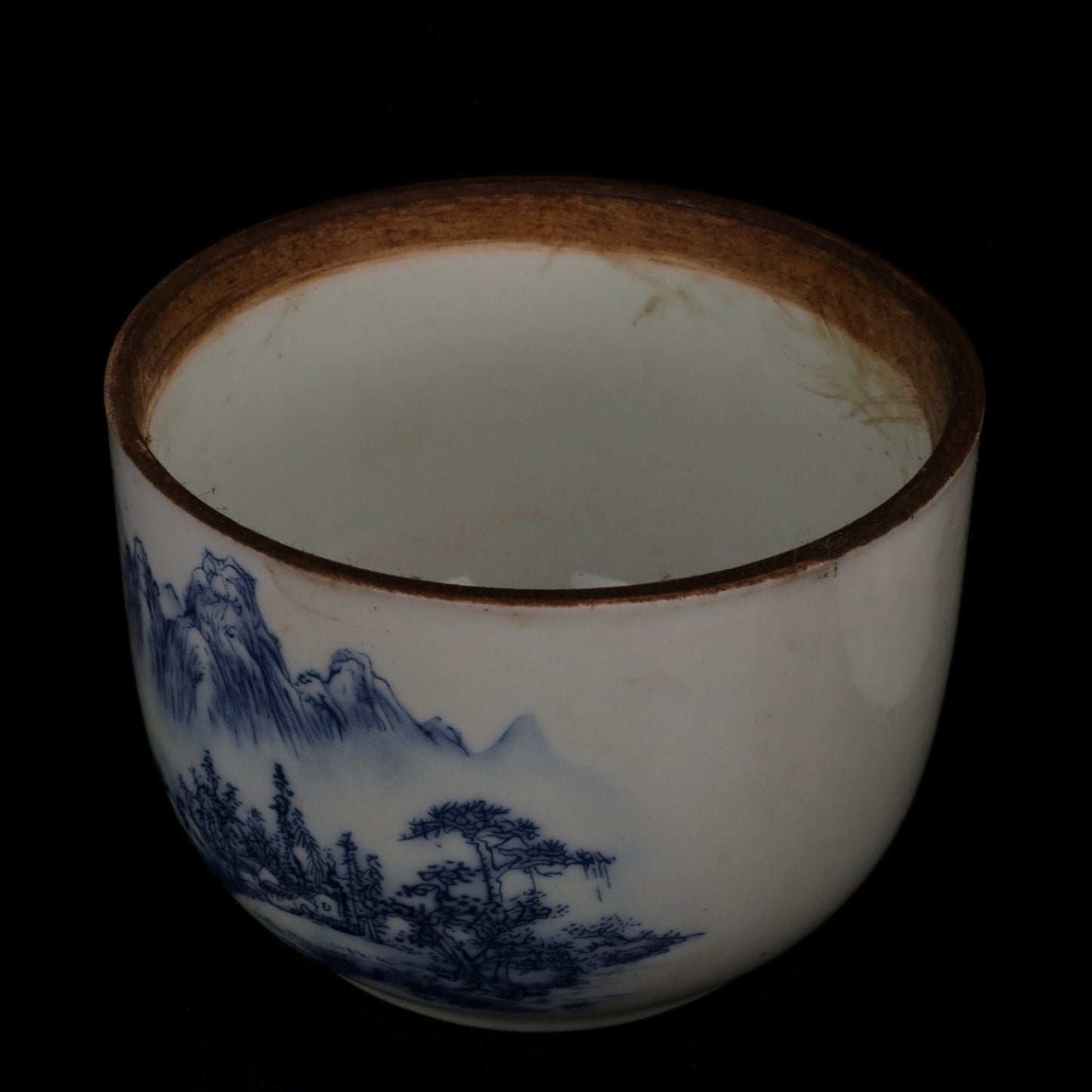 Blue and white withered in autumn, small ginseng jar with landscape patterns