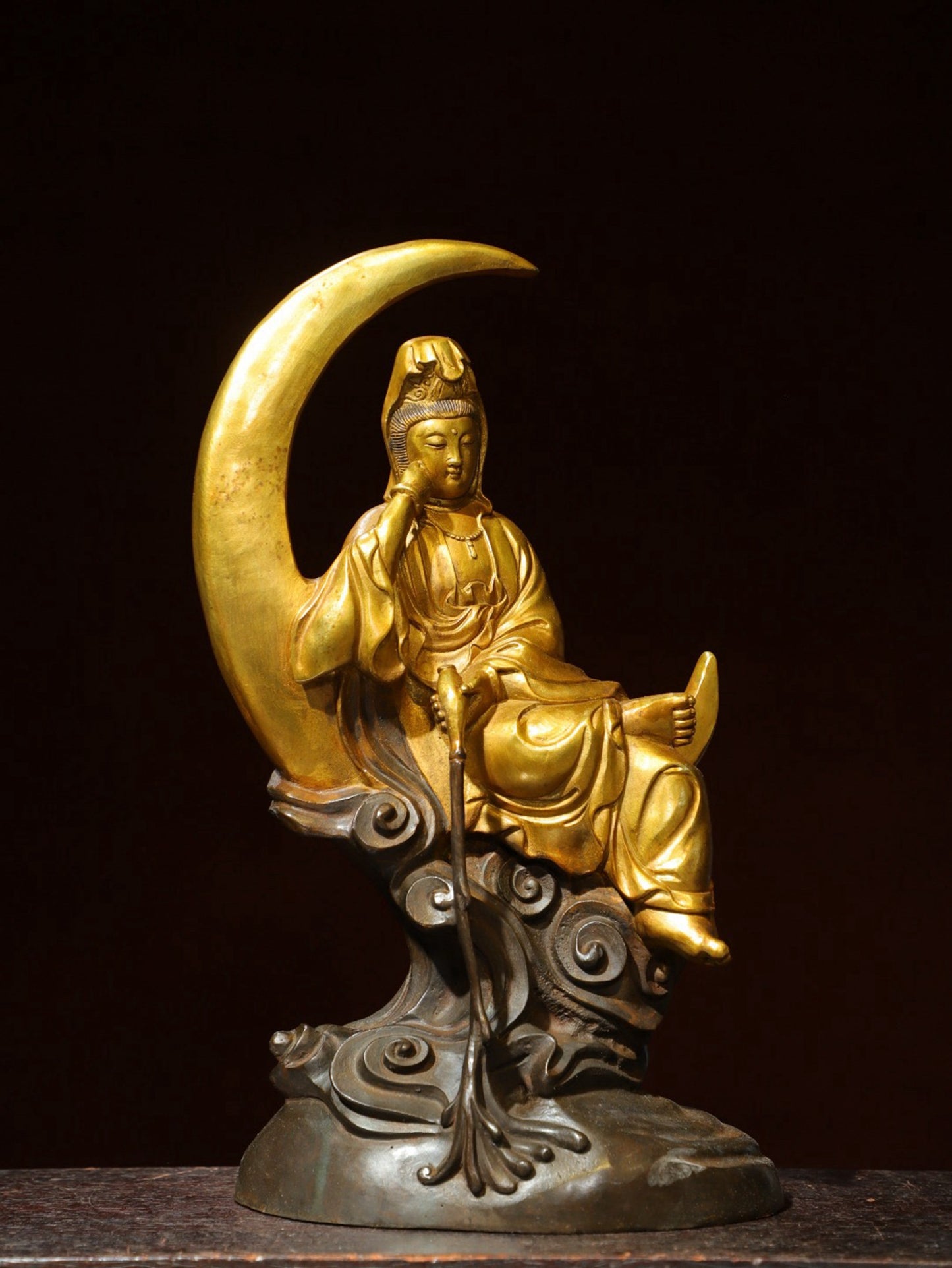 Bronze gilded [Moon Guanyin] Buddha statue