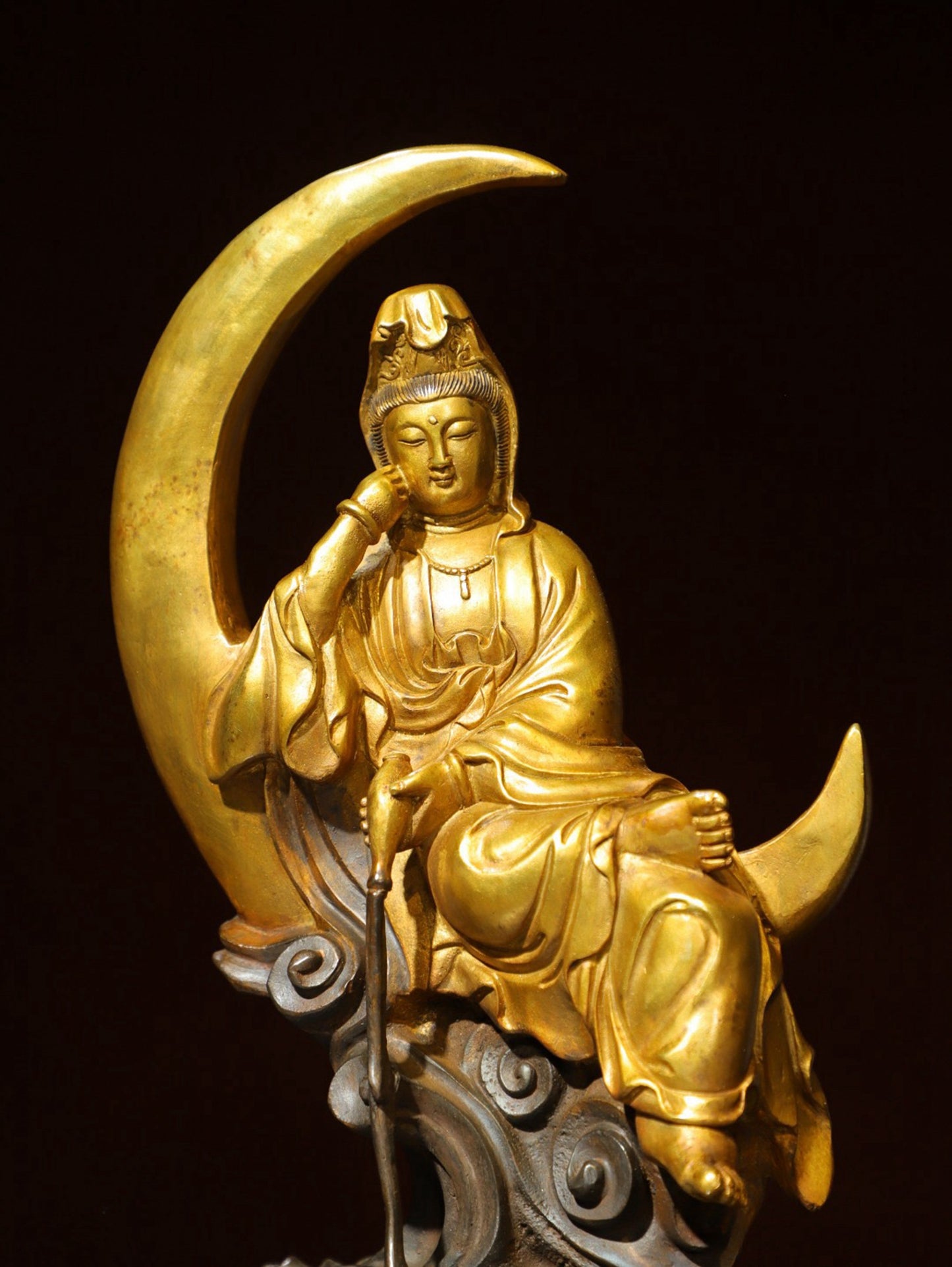 Bronze gilded [Moon Guanyin] Buddha statue