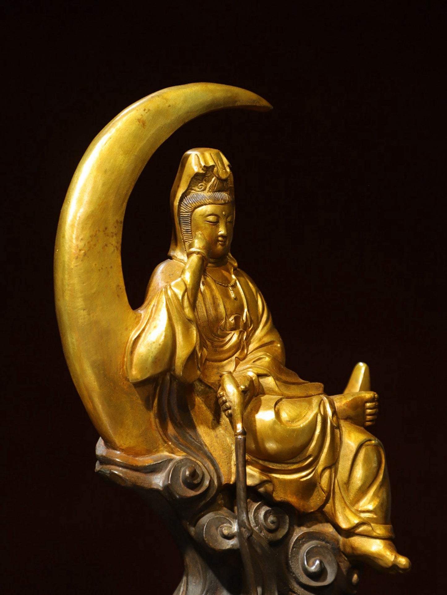 Bronze gilded [Moon Guanyin] Buddha statue