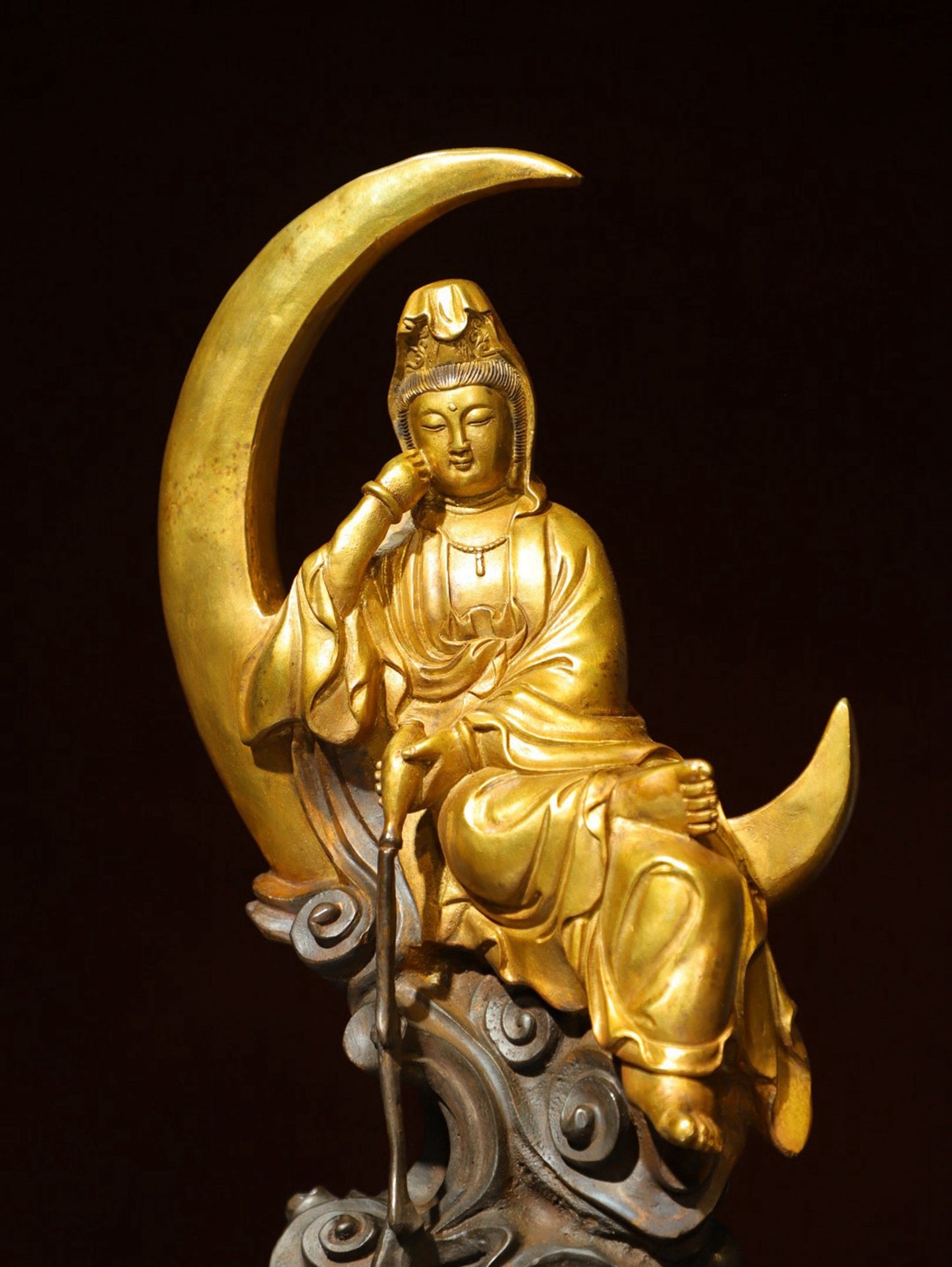 Bronze gilded [Moon Guanyin] Buddha statue
