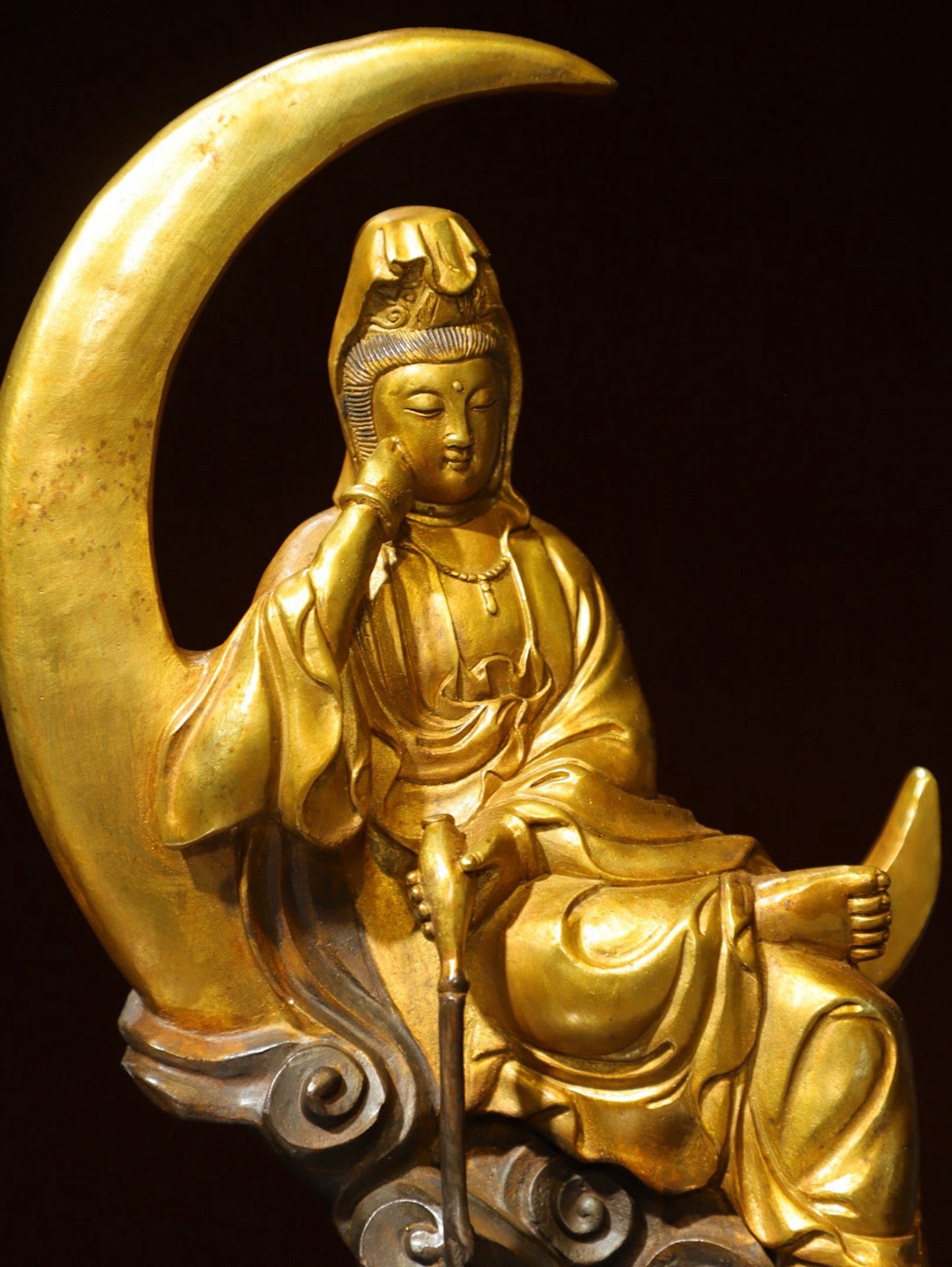 Bronze gilded [Moon Guanyin] Buddha statue