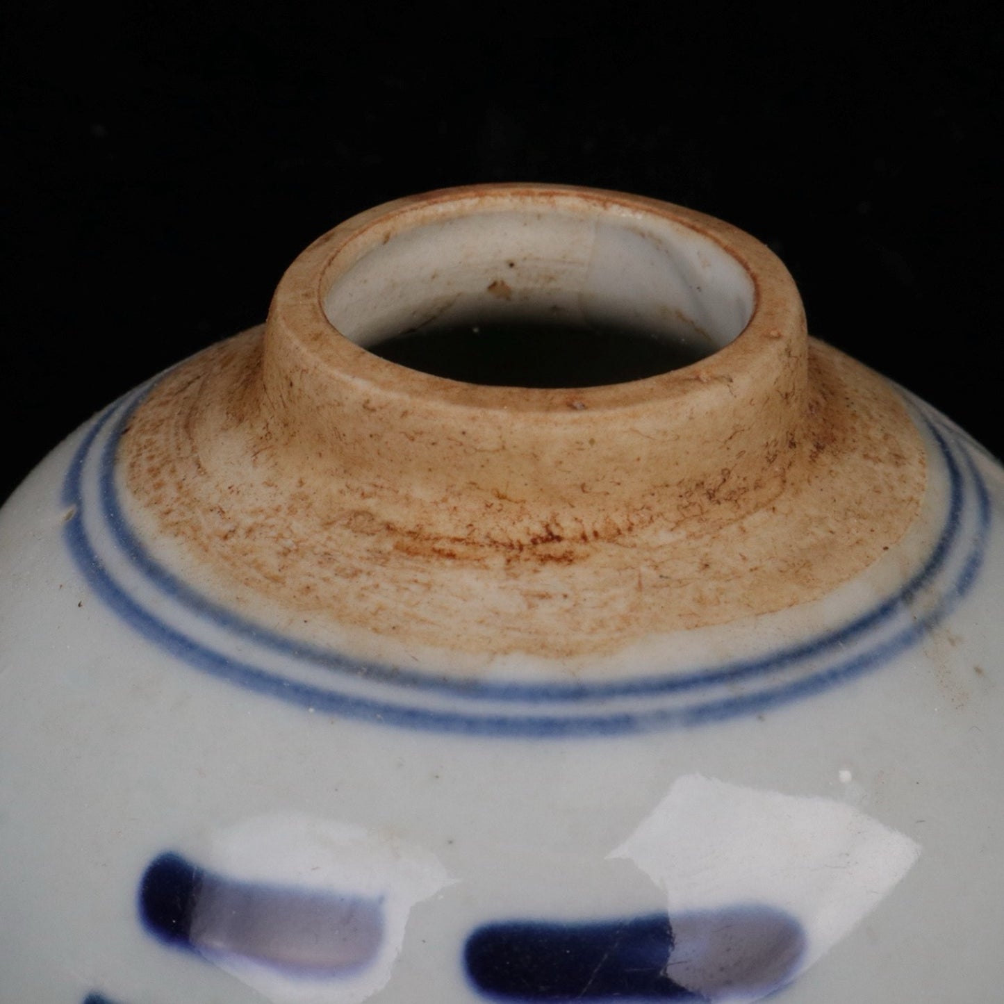 Blue and white auspicious character pattern precious pearl altar