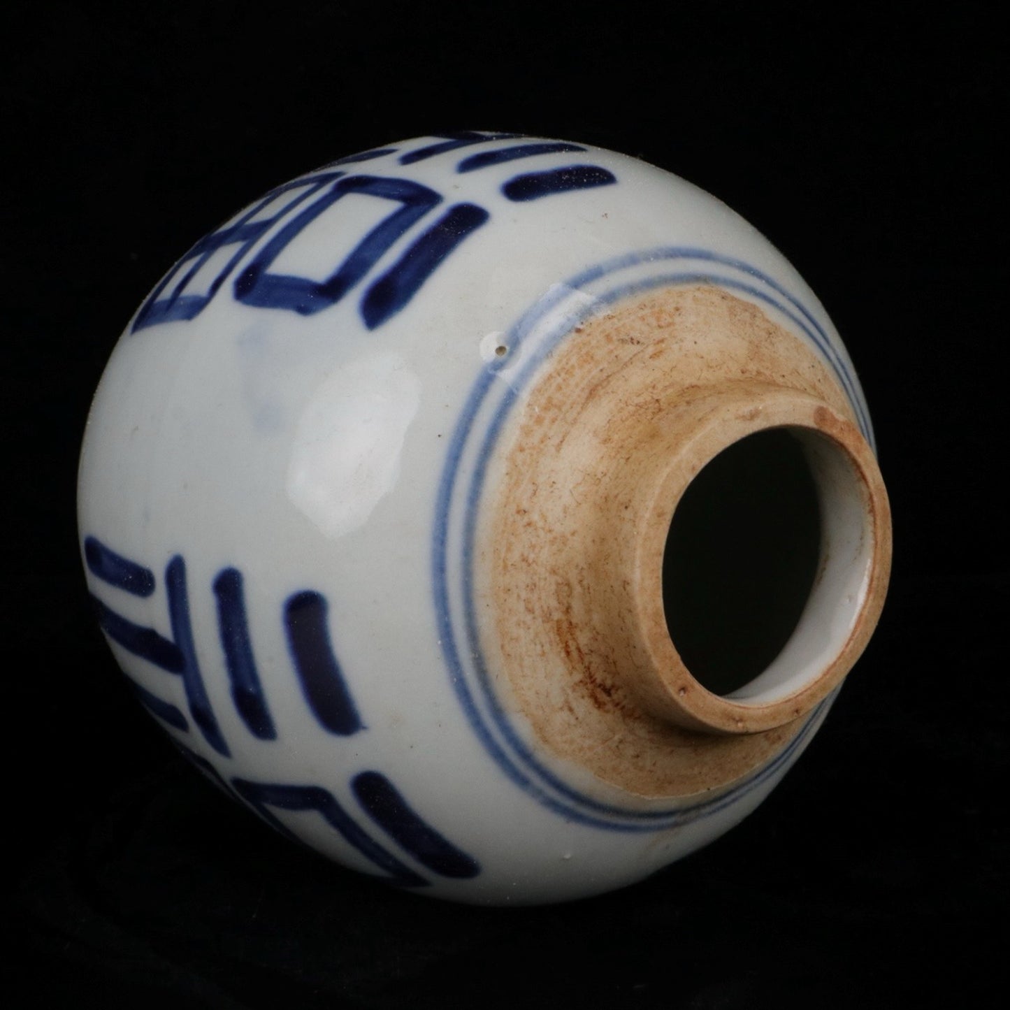 Blue and white auspicious character pattern precious pearl altar