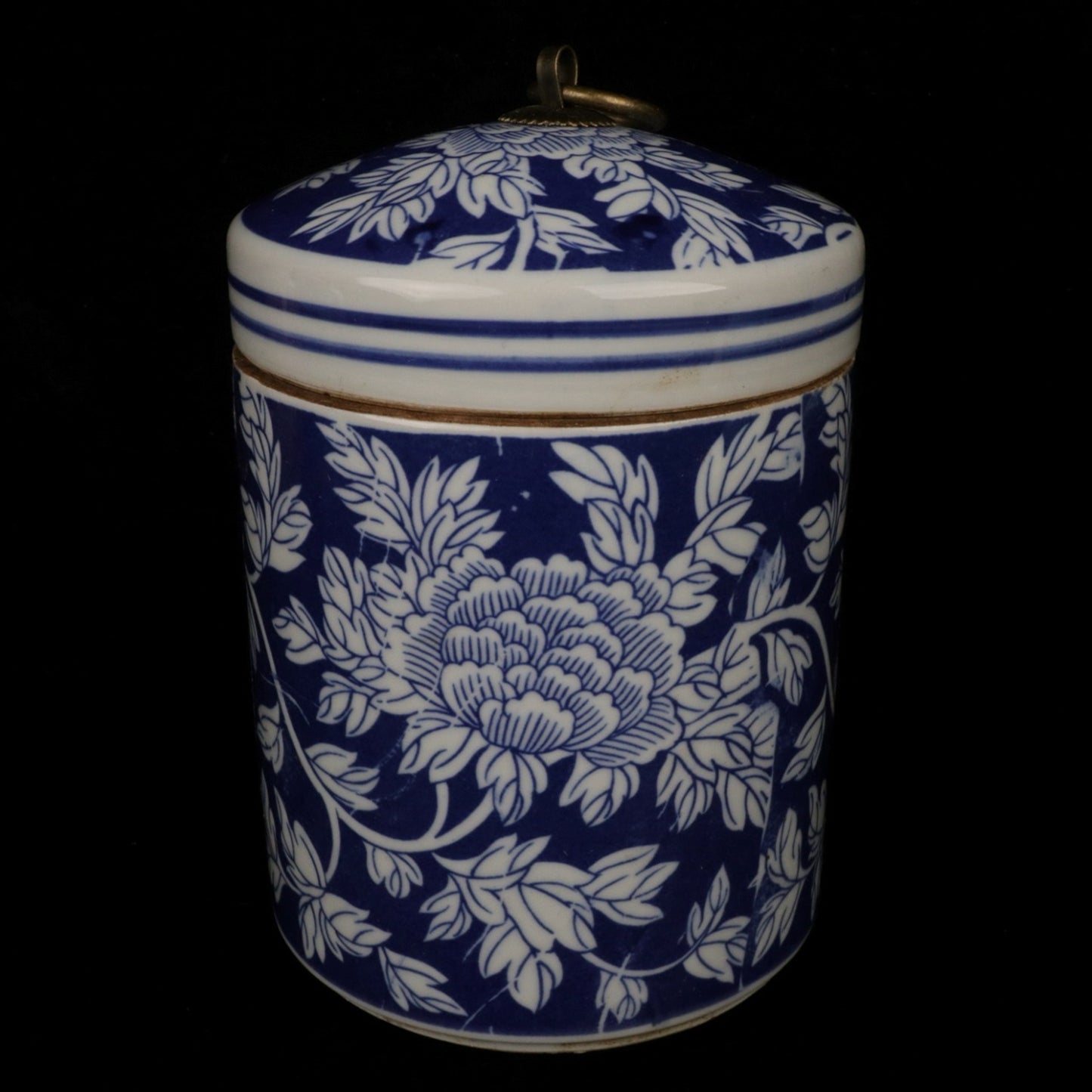 Blue and white peony flower pattern covered jar