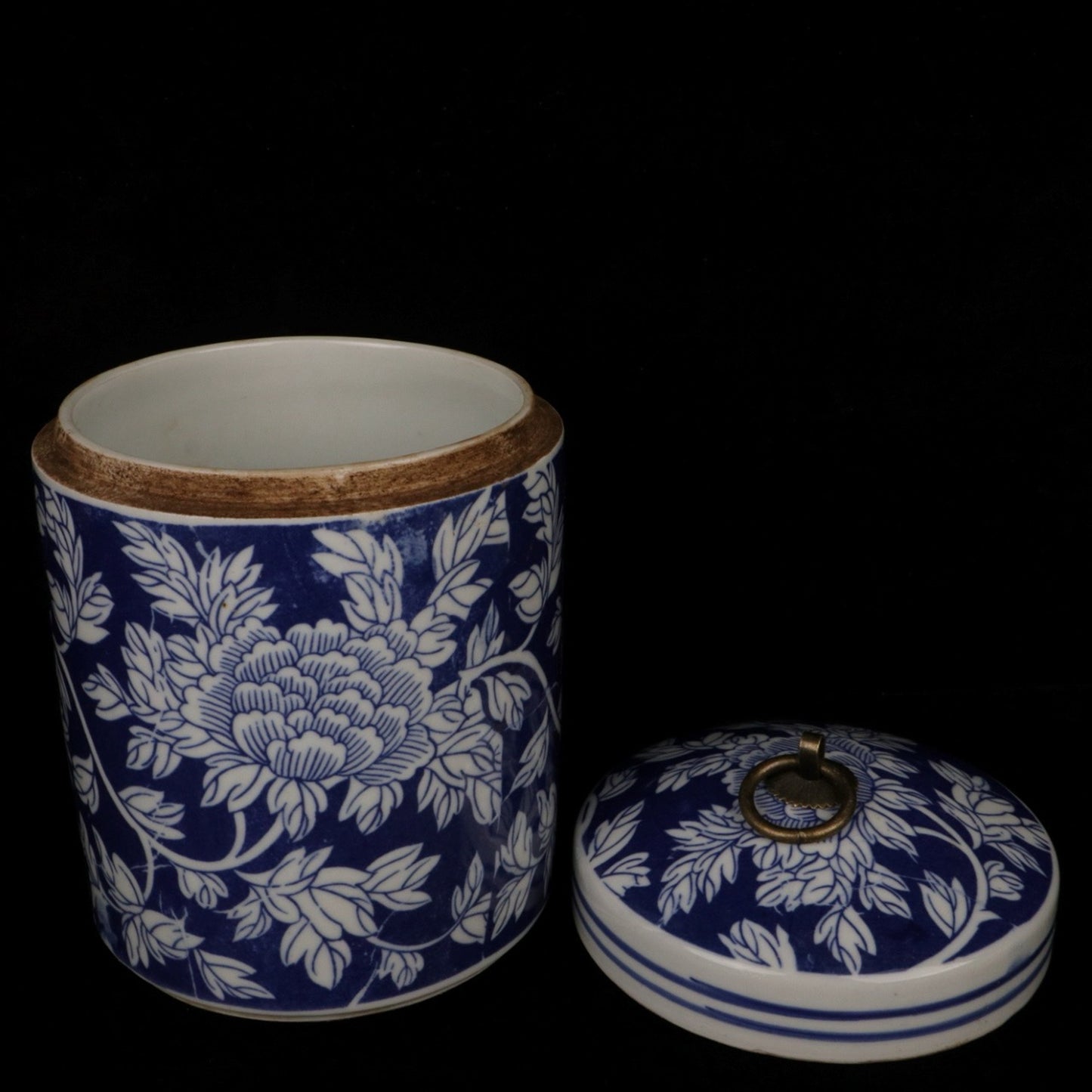 Blue and white peony flower pattern covered jar