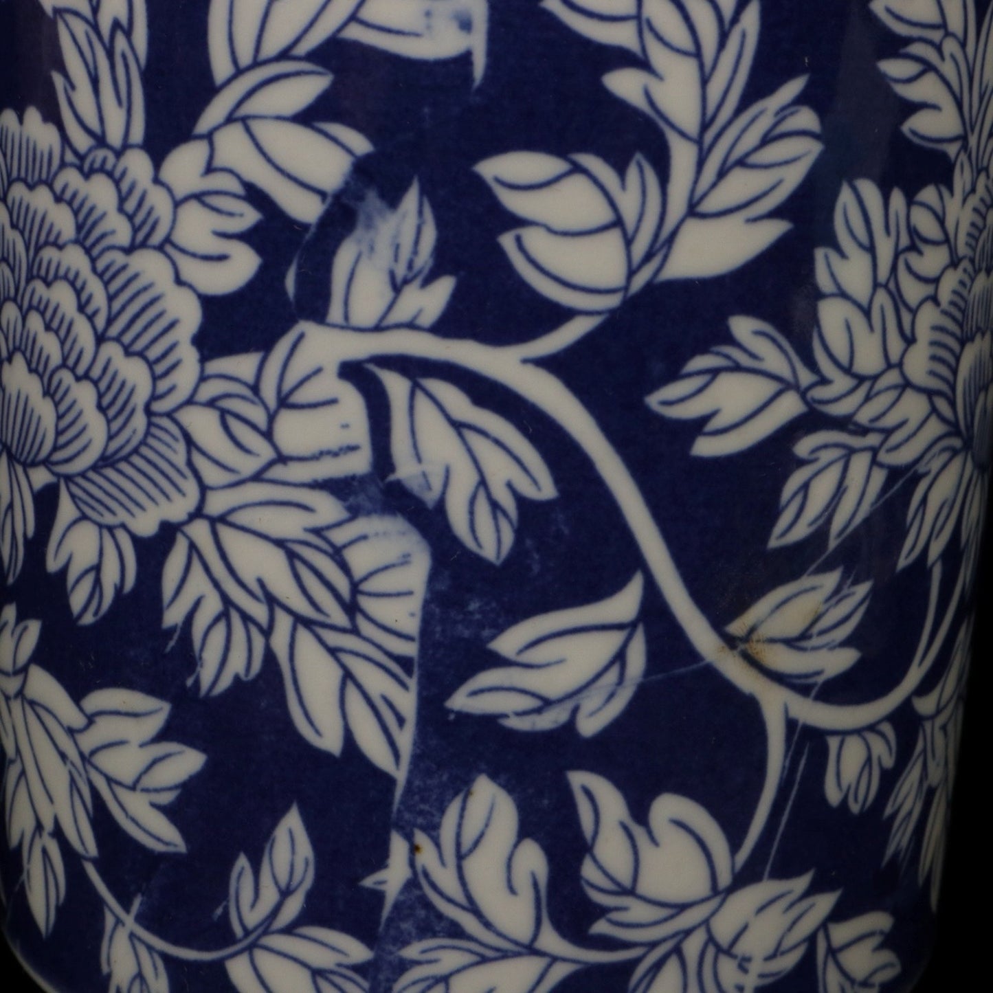 Blue and white peony flower pattern covered jar