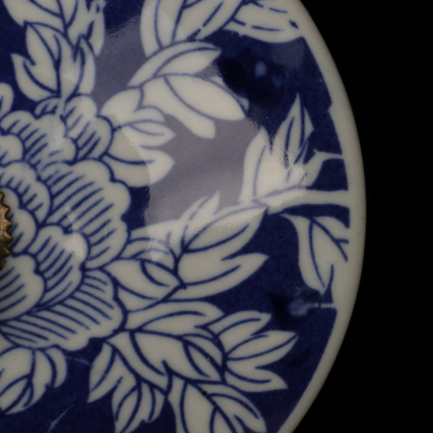 Blue and white peony flower pattern covered jar