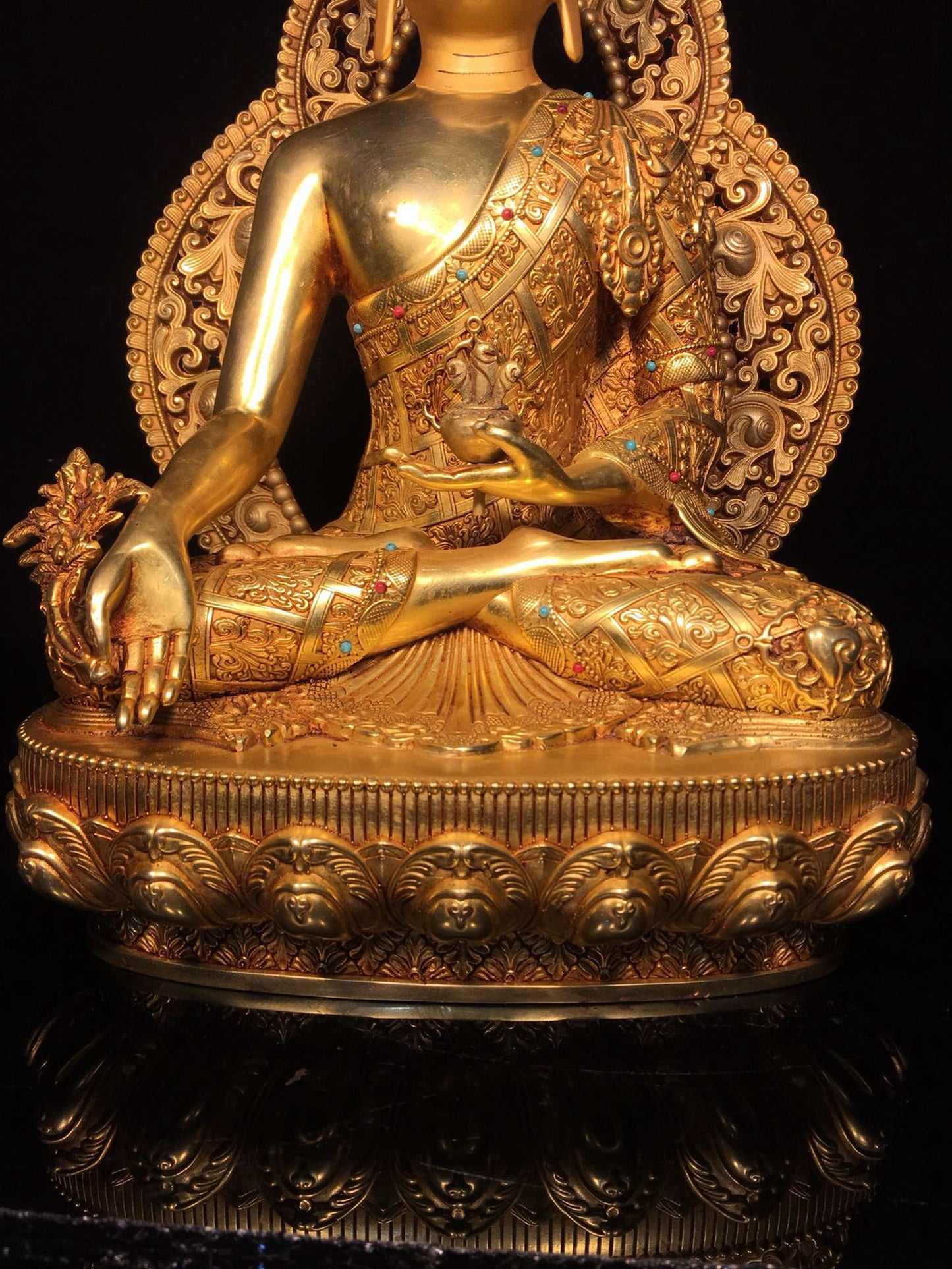 Bronze gilded statue of Shakyamuni Buddha