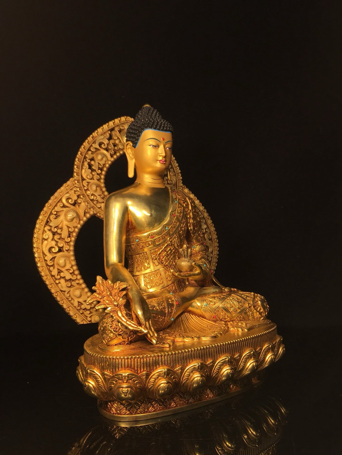 Bronze gilded statue of Shakyamuni Buddha