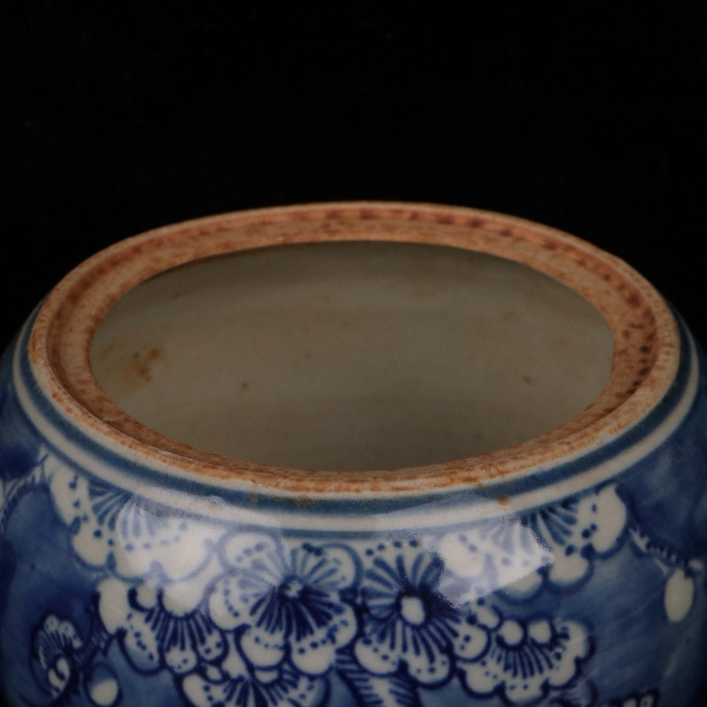 Blue and white plum blossom patterned lid jar
