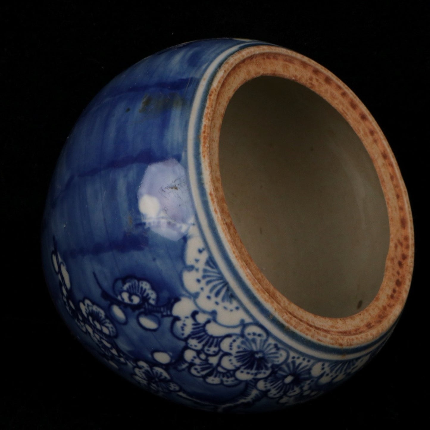 Blue and white plum blossom patterned lid jar