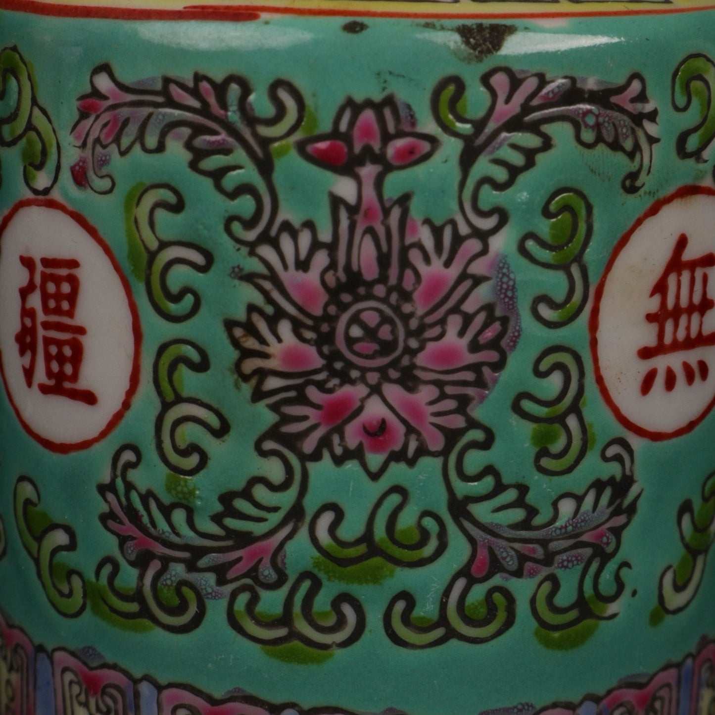 Blue glazed powder colored endless lid jar