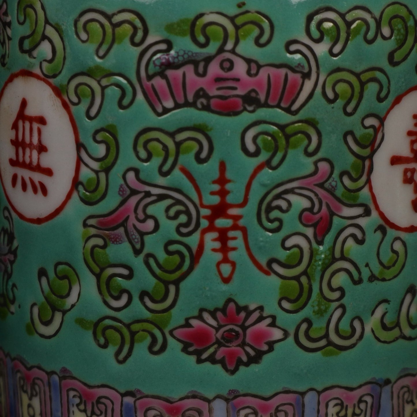 Blue glazed powder colored endless lid jar