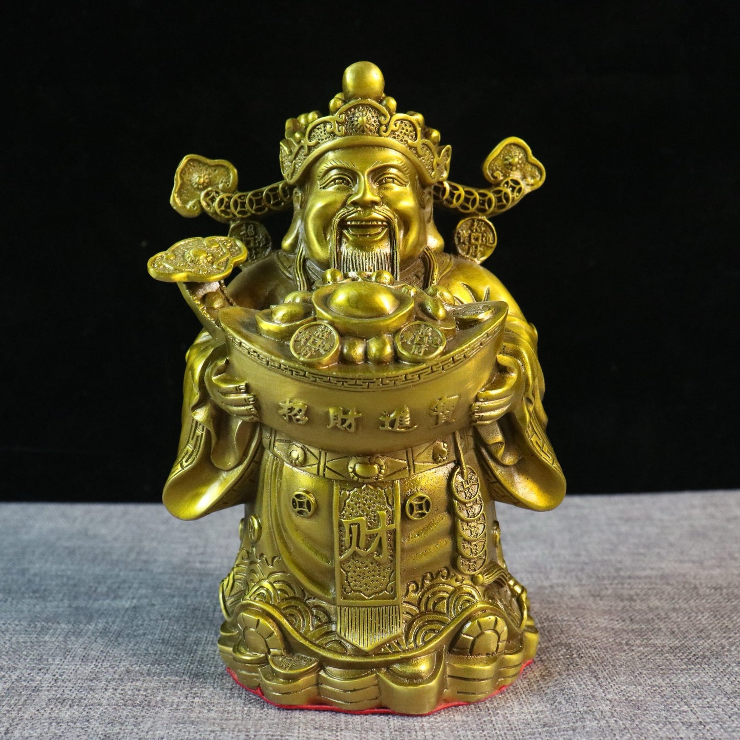 Statue of the God of Wealth Bringing Wealth into the Treasure Gathering Basin