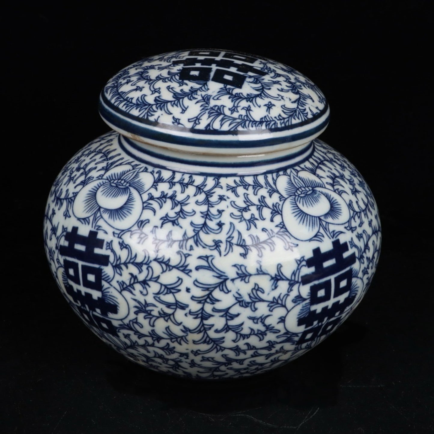 Blue and white happy character big belly lid jar