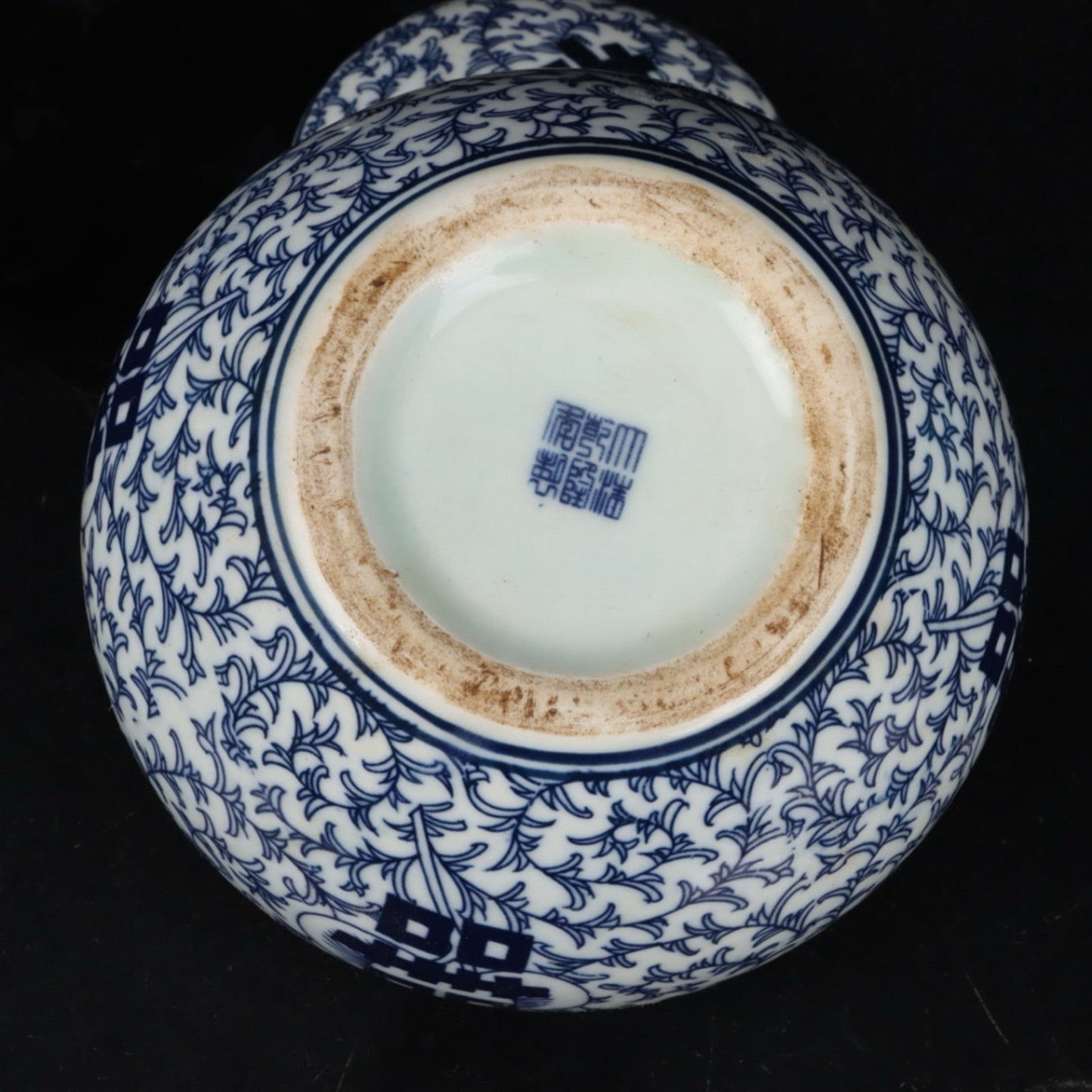 Blue and white happy character big belly lid jar