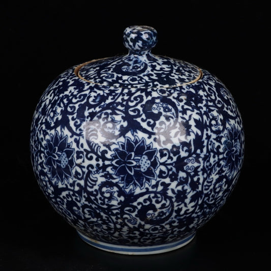 Blue and white poplar lotus patterned apple lid jar