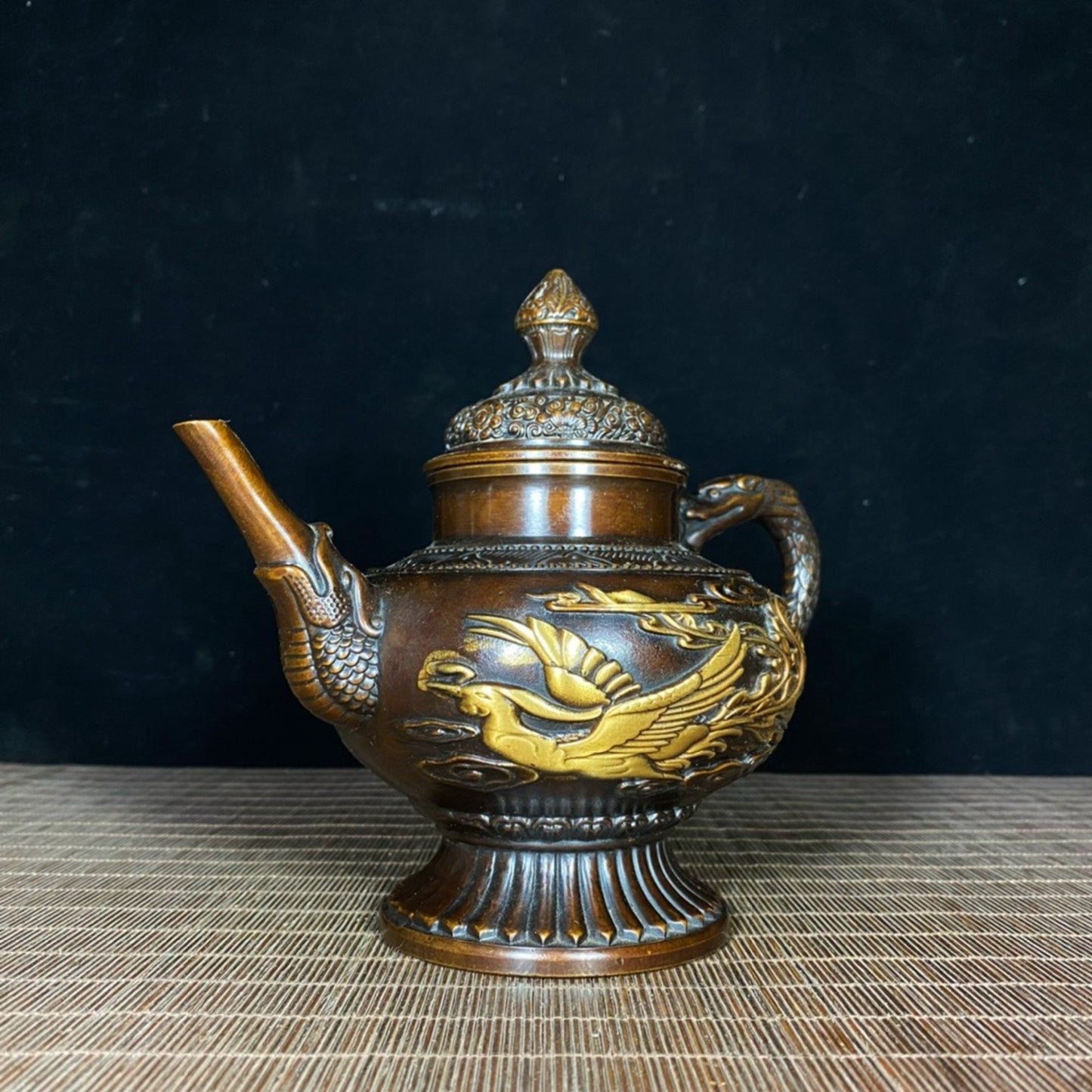 Pure copper gilded gold hidden dragon and phoenix wine pot