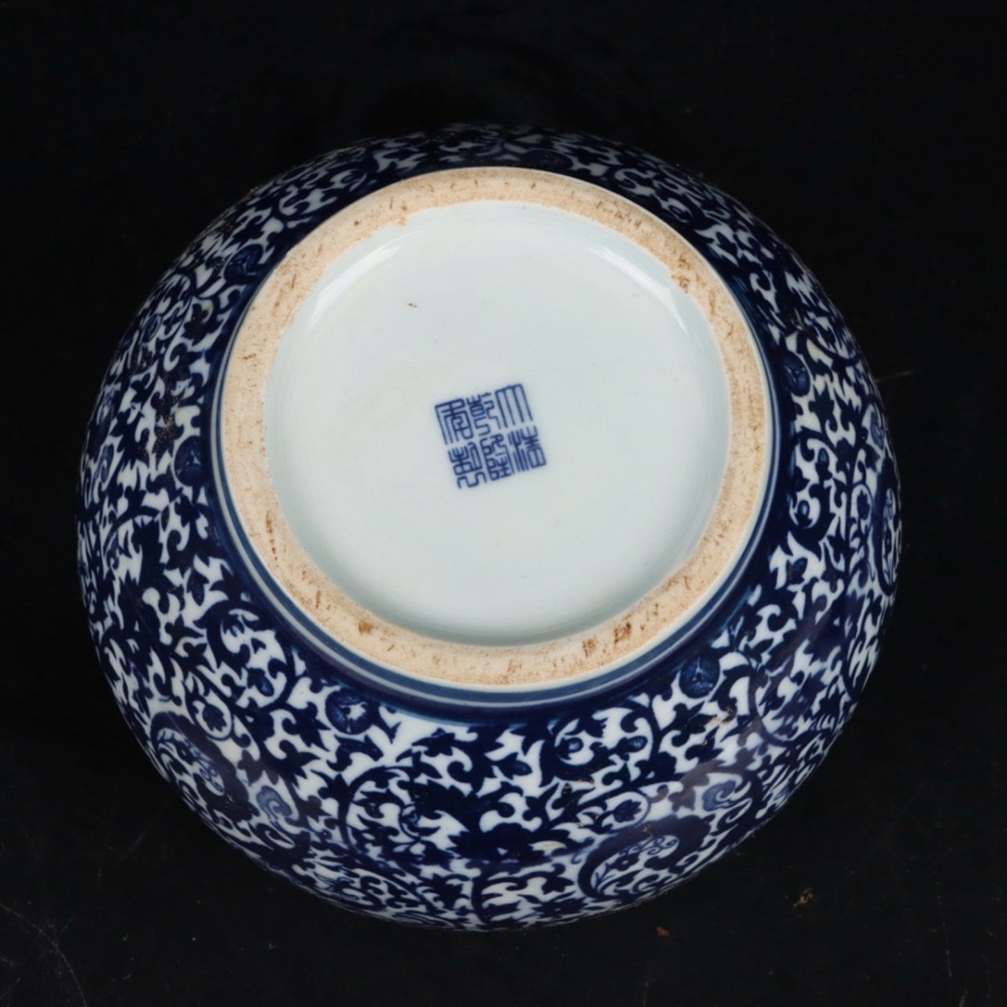 Blue and white poplar lotus patterned apple lid jar