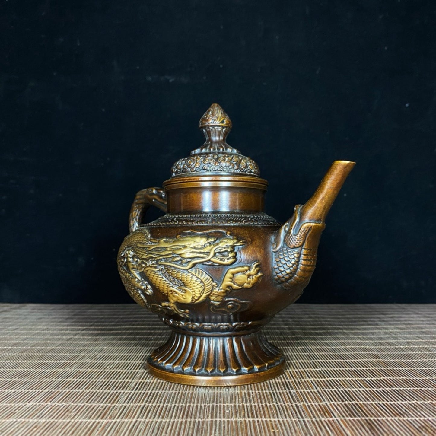 Pure copper gilded gold hidden dragon and phoenix wine pot