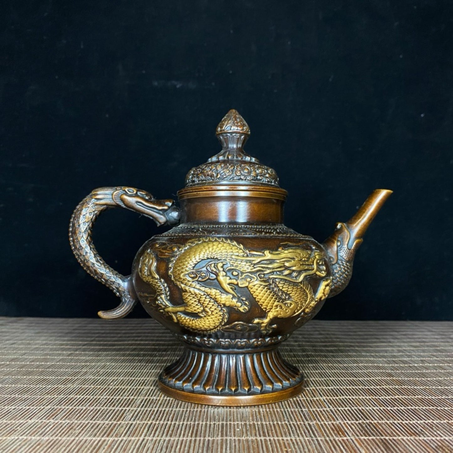 Pure copper gilded gold hidden dragon and phoenix wine pot