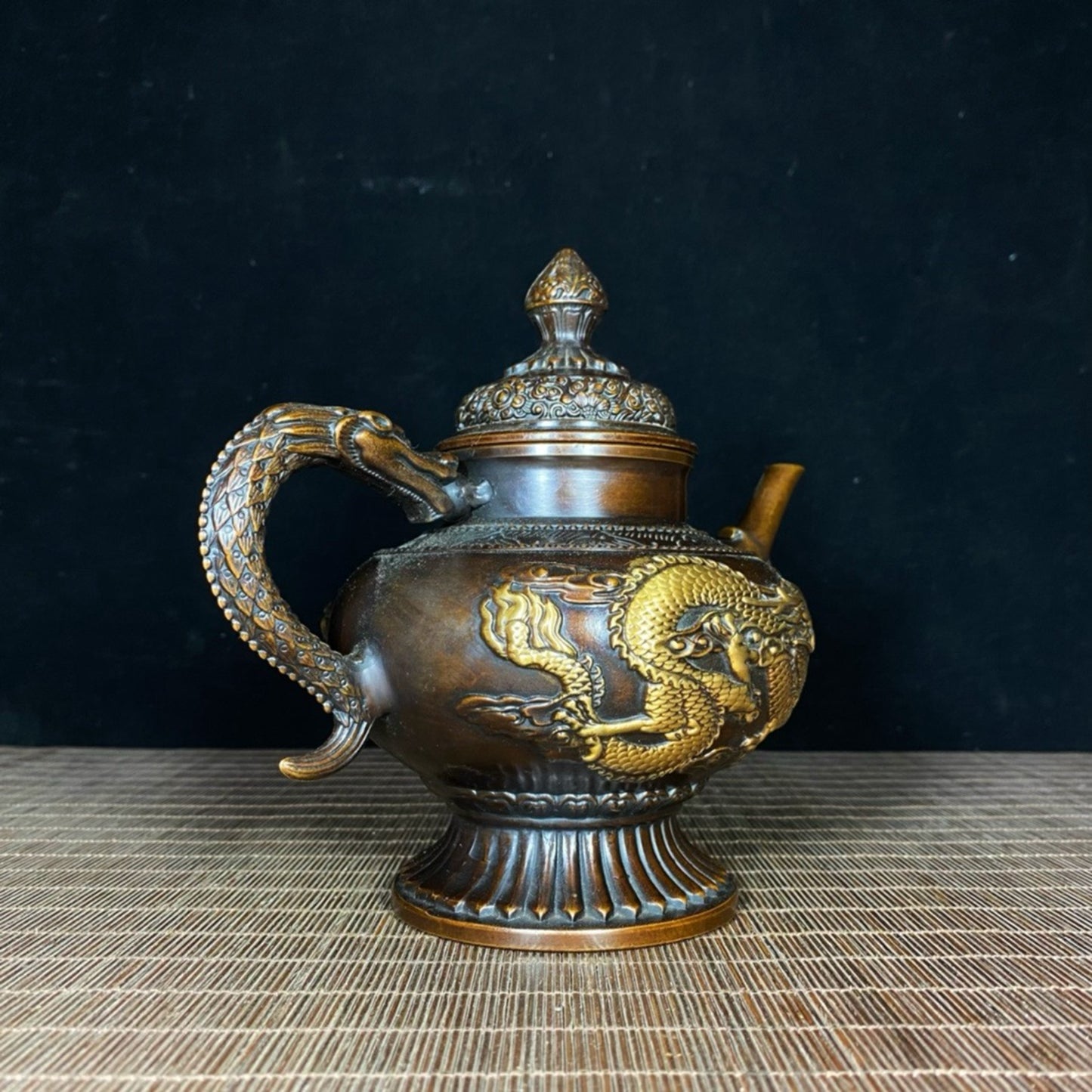 Pure copper gilded gold hidden dragon and phoenix wine pot