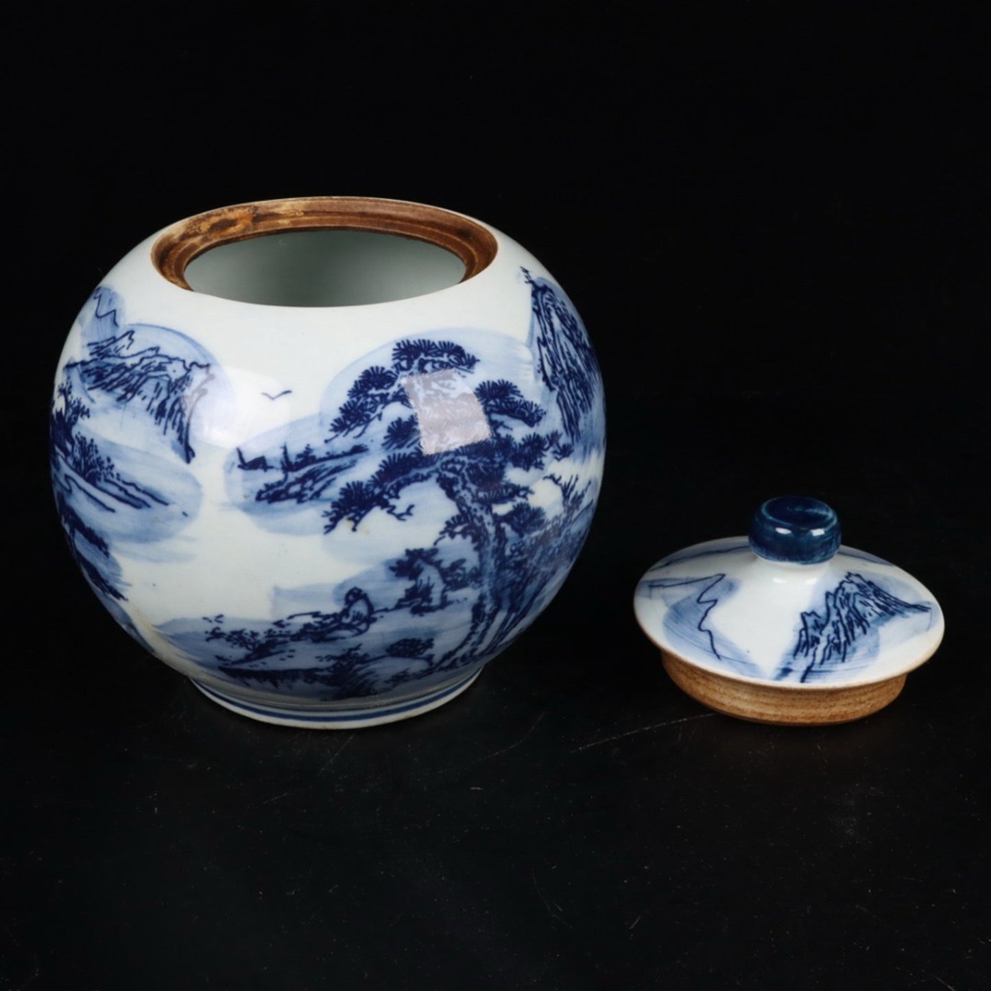 Blue and white landscape patterned apple lid jar