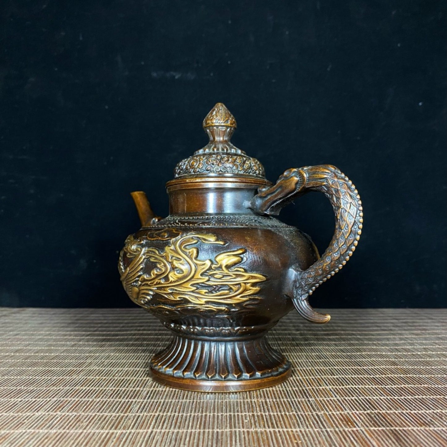 Pure copper gilded gold hidden dragon and phoenix wine pot