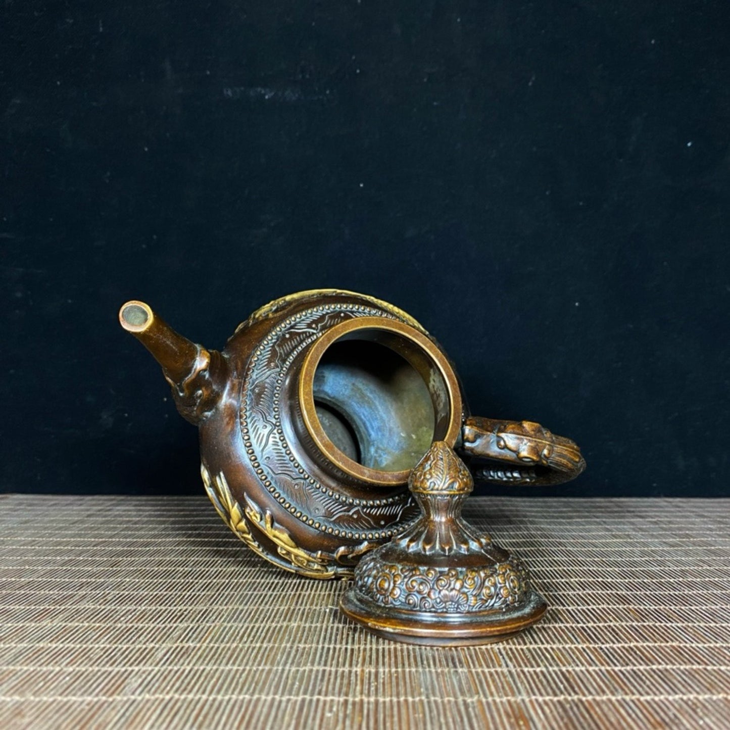Pure copper gilded gold hidden dragon and phoenix wine pot