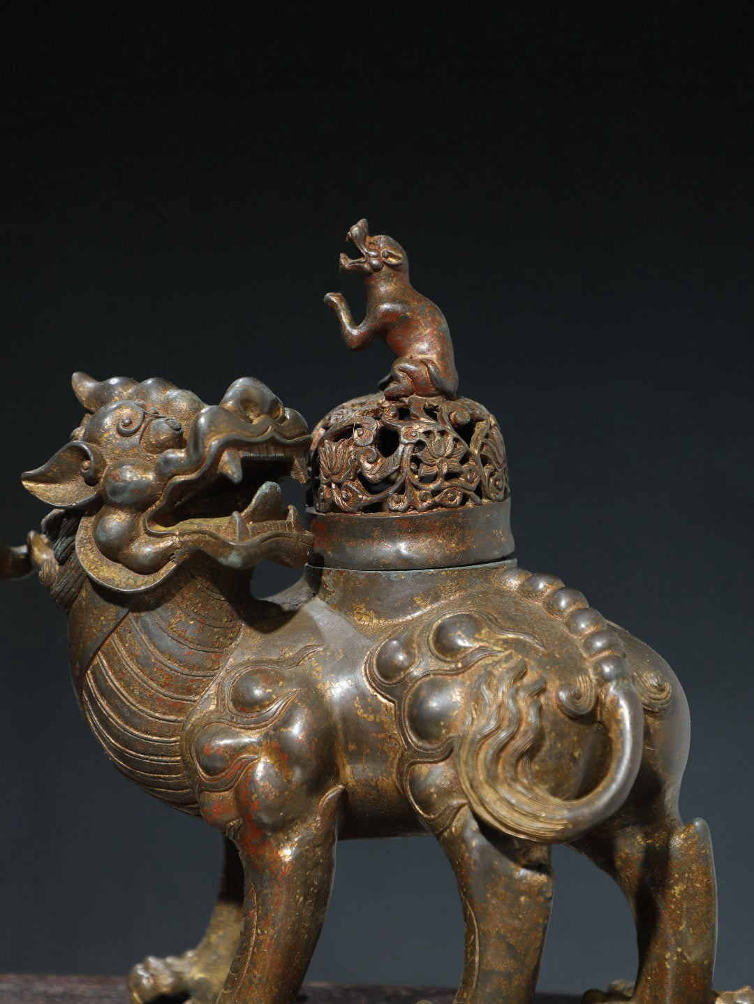 A pair of Chinese antique pure copper auspicious beast ornaments