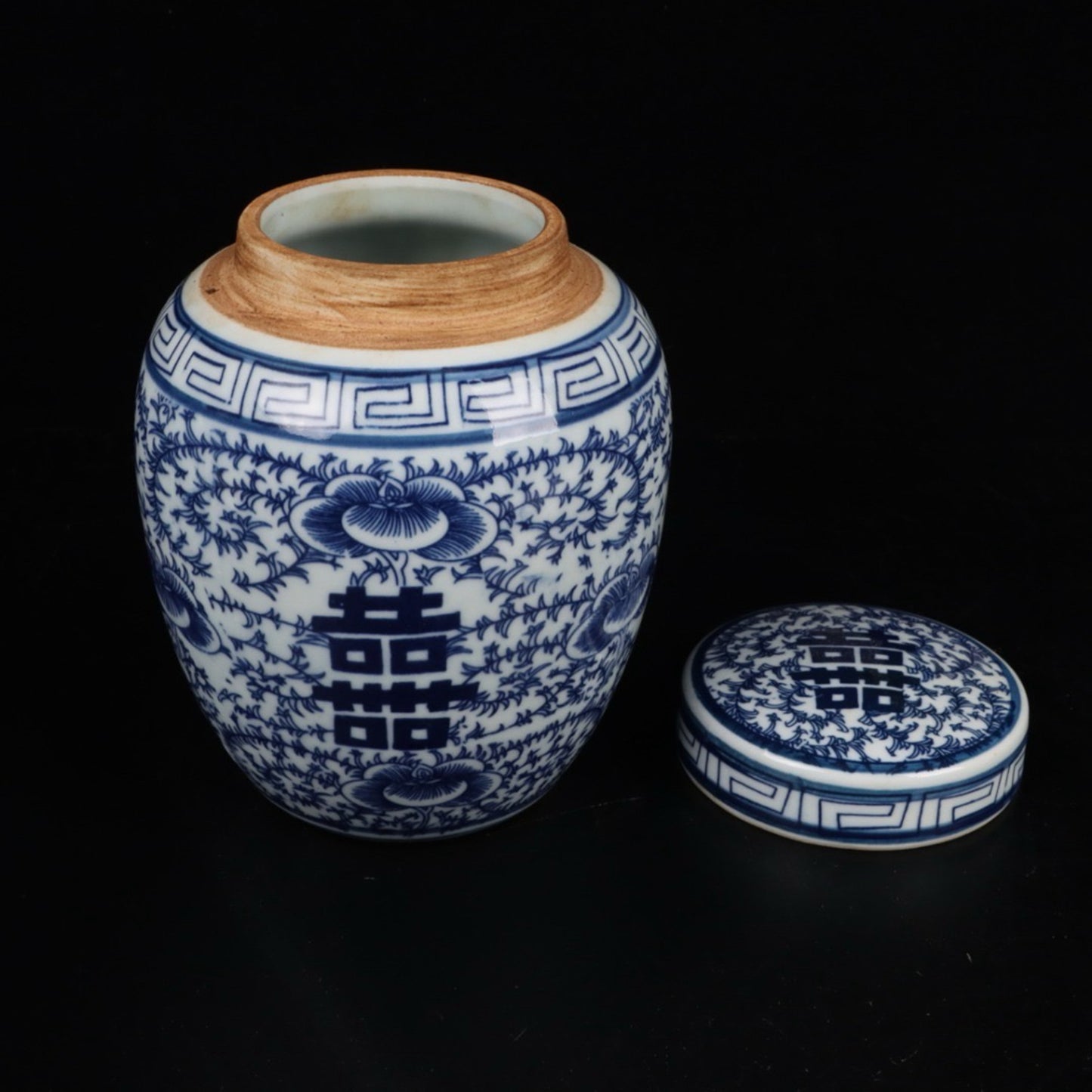 Blue and white happiness shaped lid jar