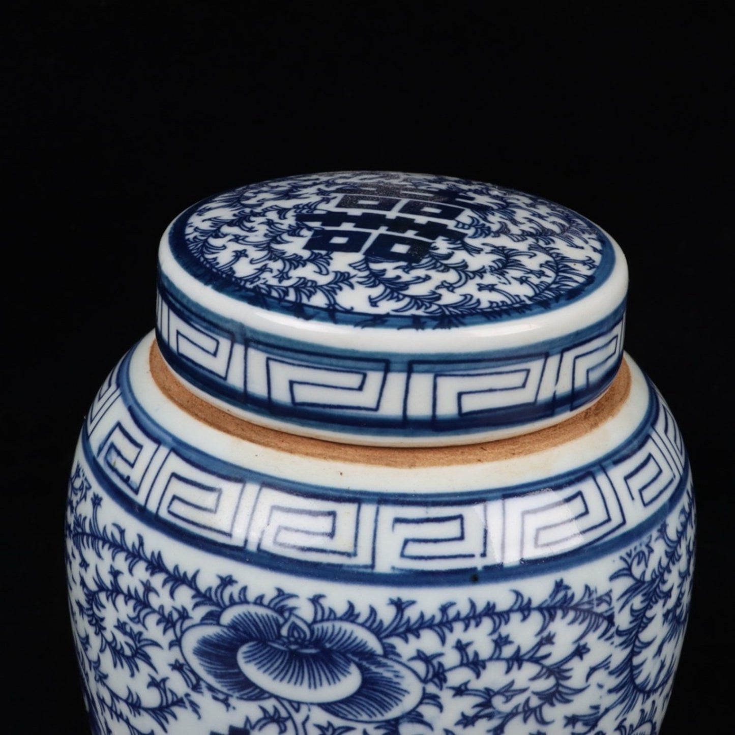 Blue and white happiness shaped lid jar