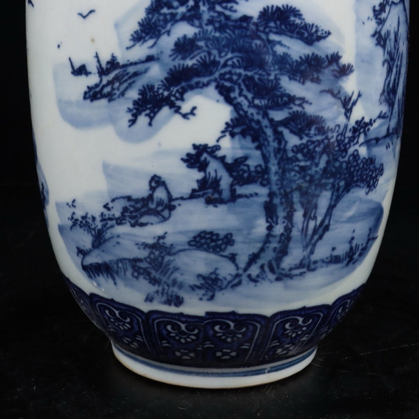 Blue and white landscape general jar