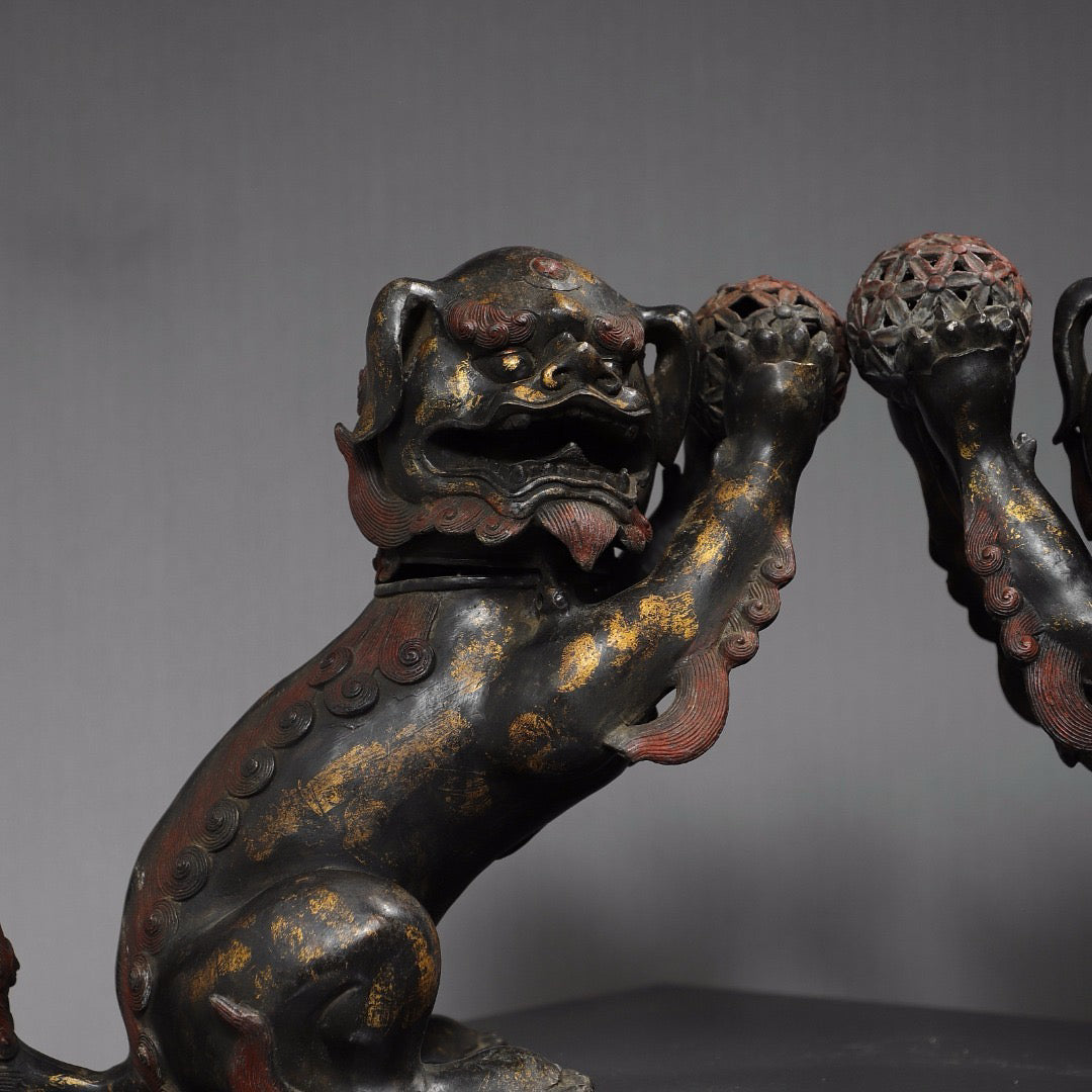 A pair of Chinese antique pure copper [lions]