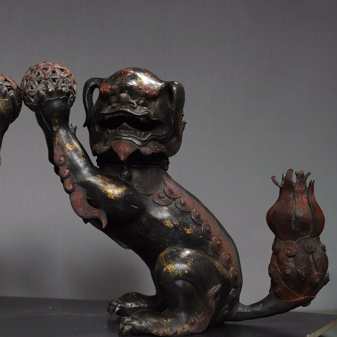 A pair of Chinese antique pure copper [lions]