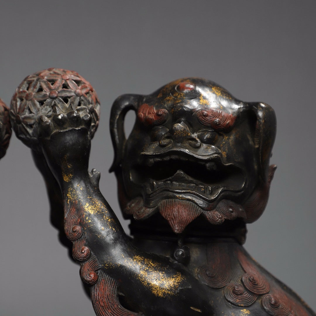 A pair of Chinese antique pure copper [lions]