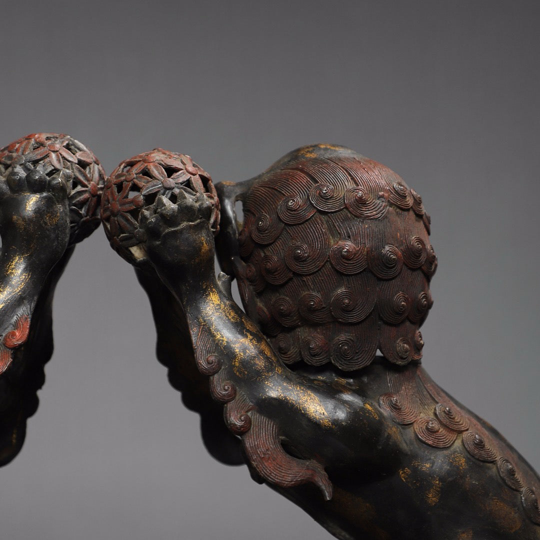 A pair of Chinese antique pure copper [lions]