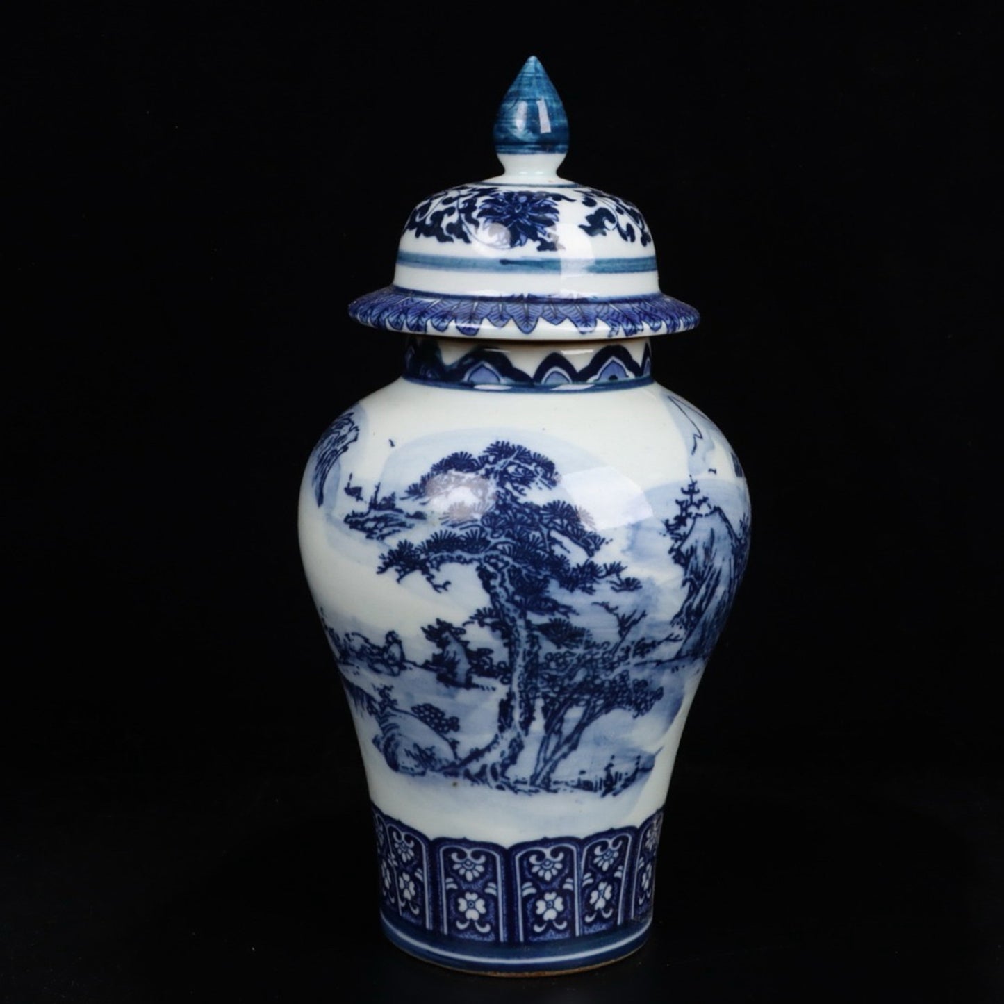 Blue and white landscape pattern general jar