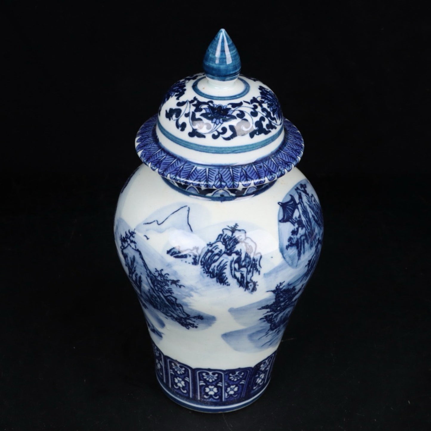 Blue and white landscape pattern general jar