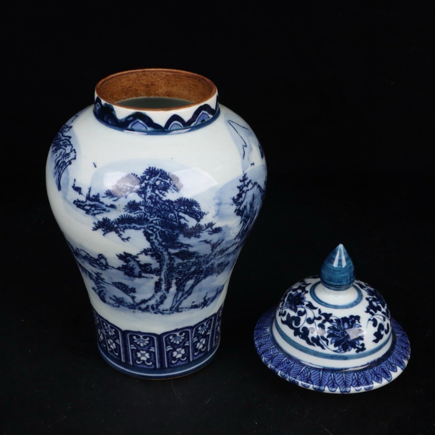 Blue and white landscape pattern general jar
