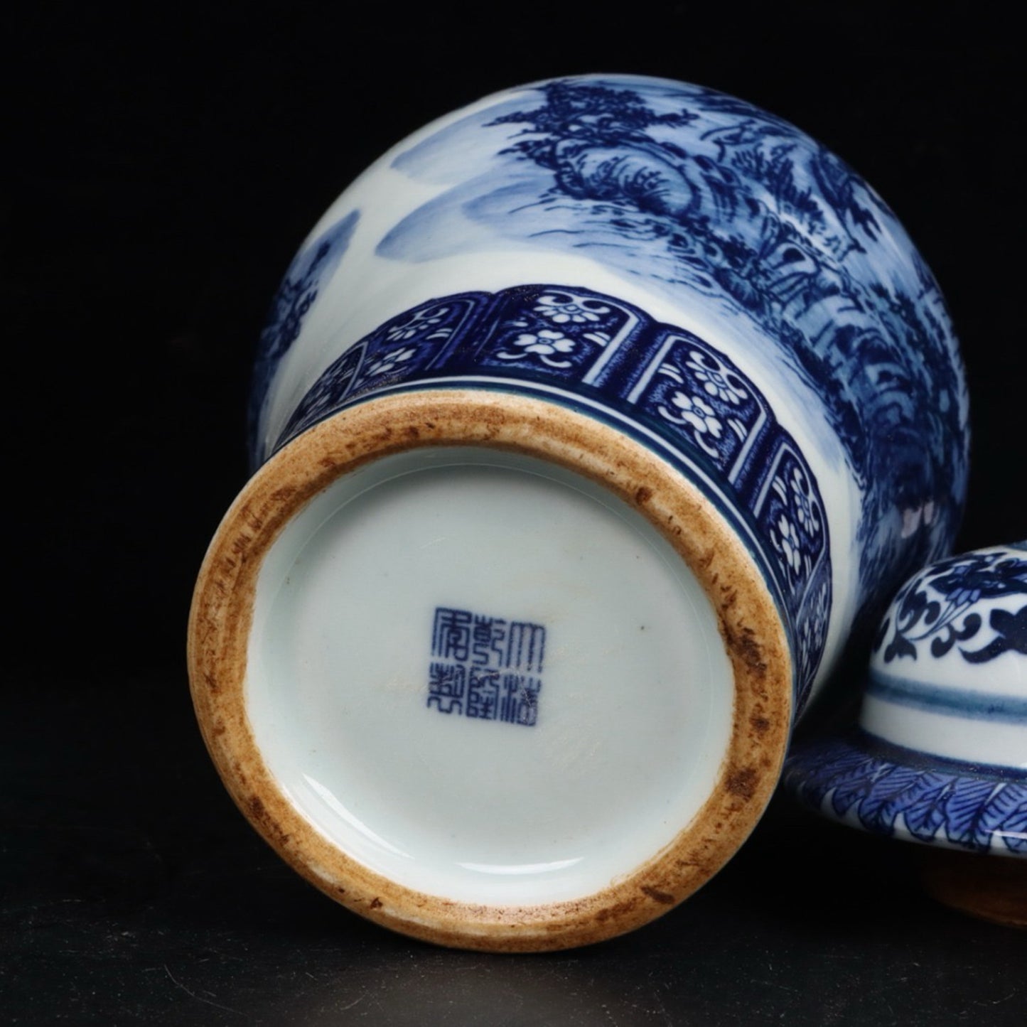 Blue and white landscape pattern general jar