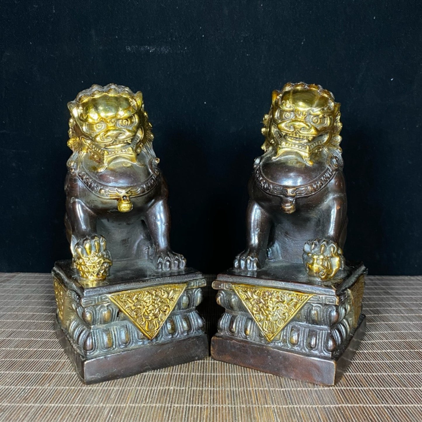 A pair of pure copper gilded golden door lions