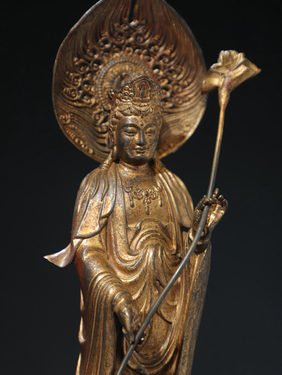 Bronze mud and gold [Great Power Bodhisattva] Buddha statue