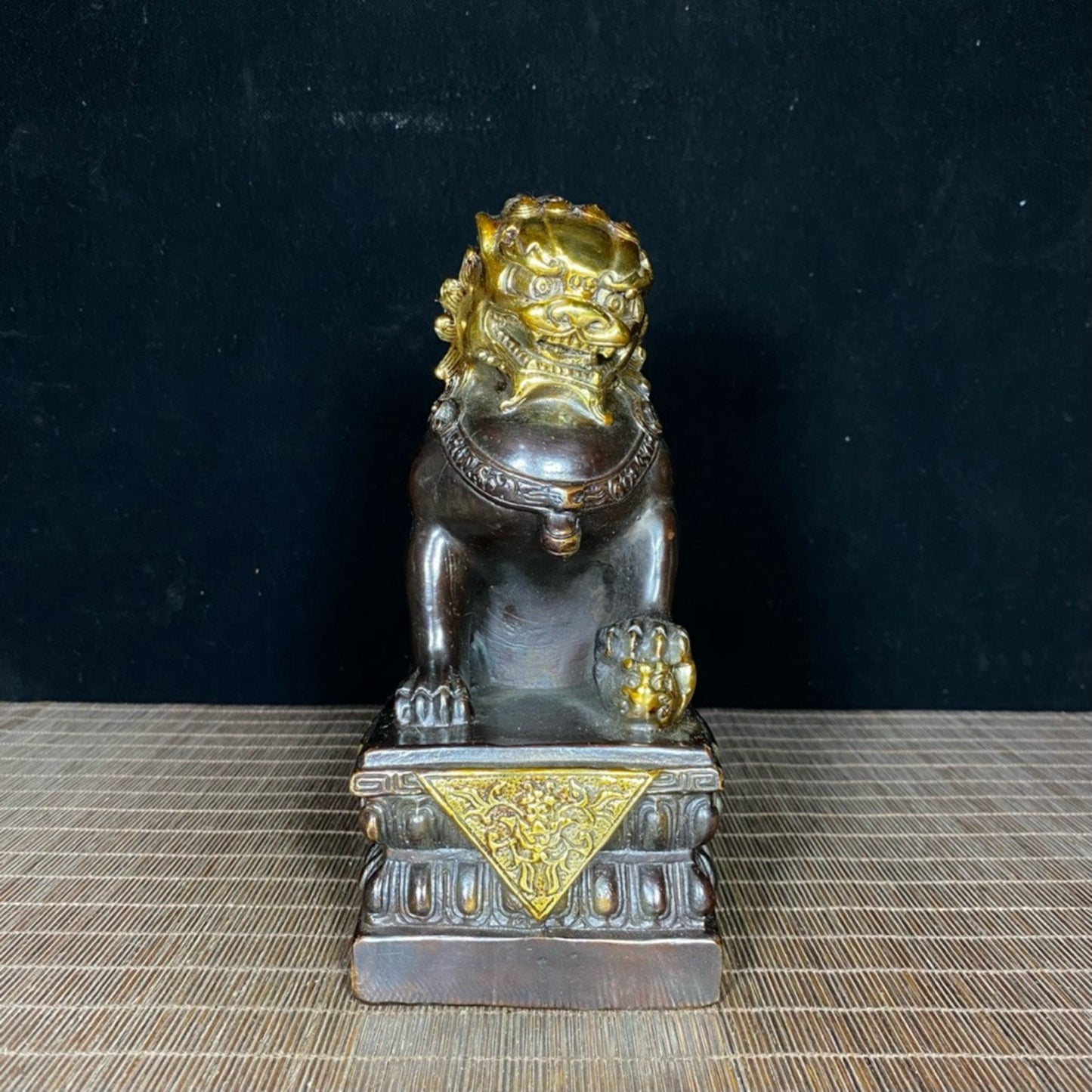 A pair of pure copper gilded golden door lions