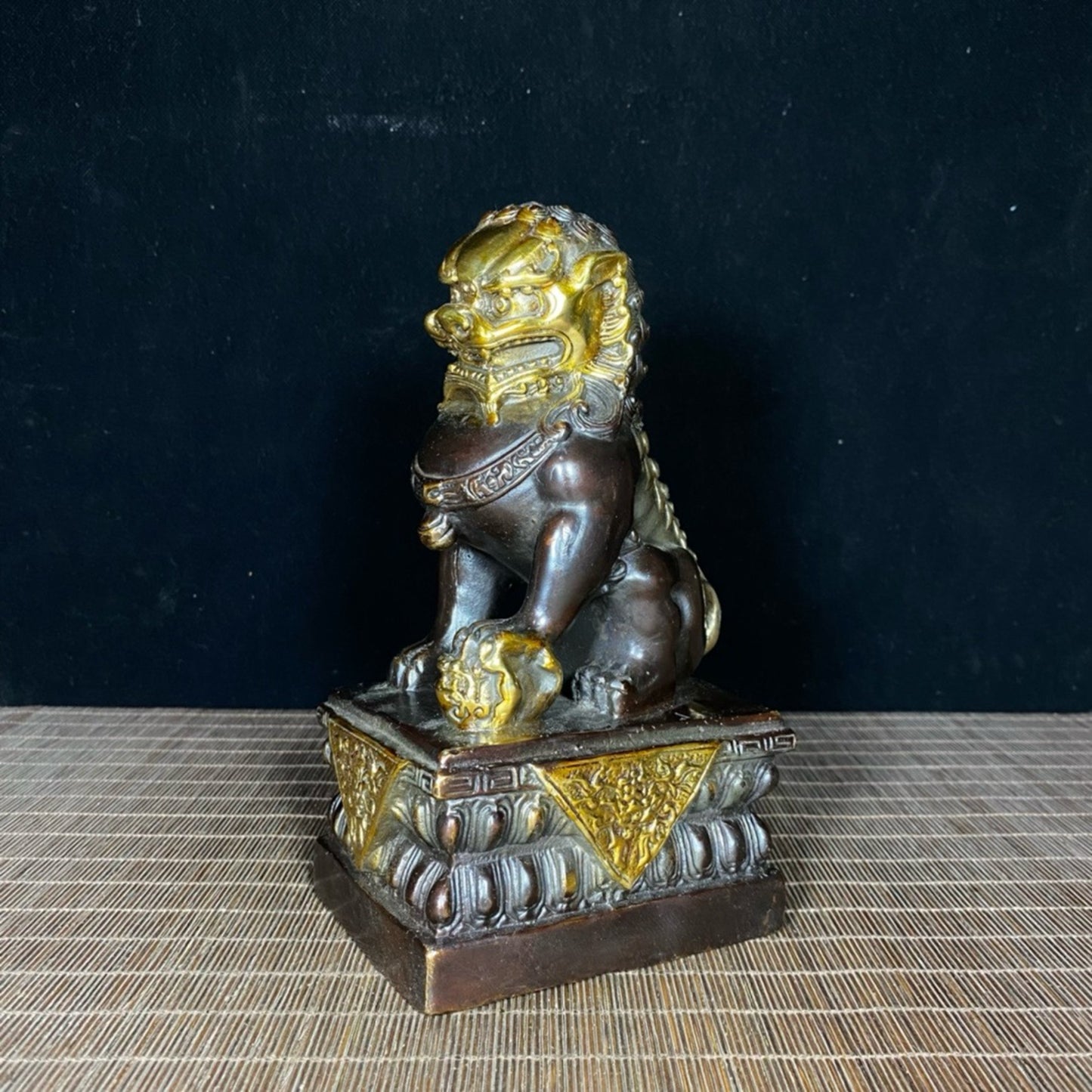 A pair of pure copper gilded golden door lions