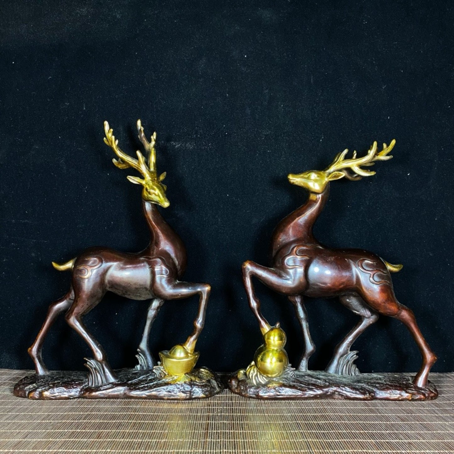 A pair of pure copper gilded gourd ingots and immortal deer